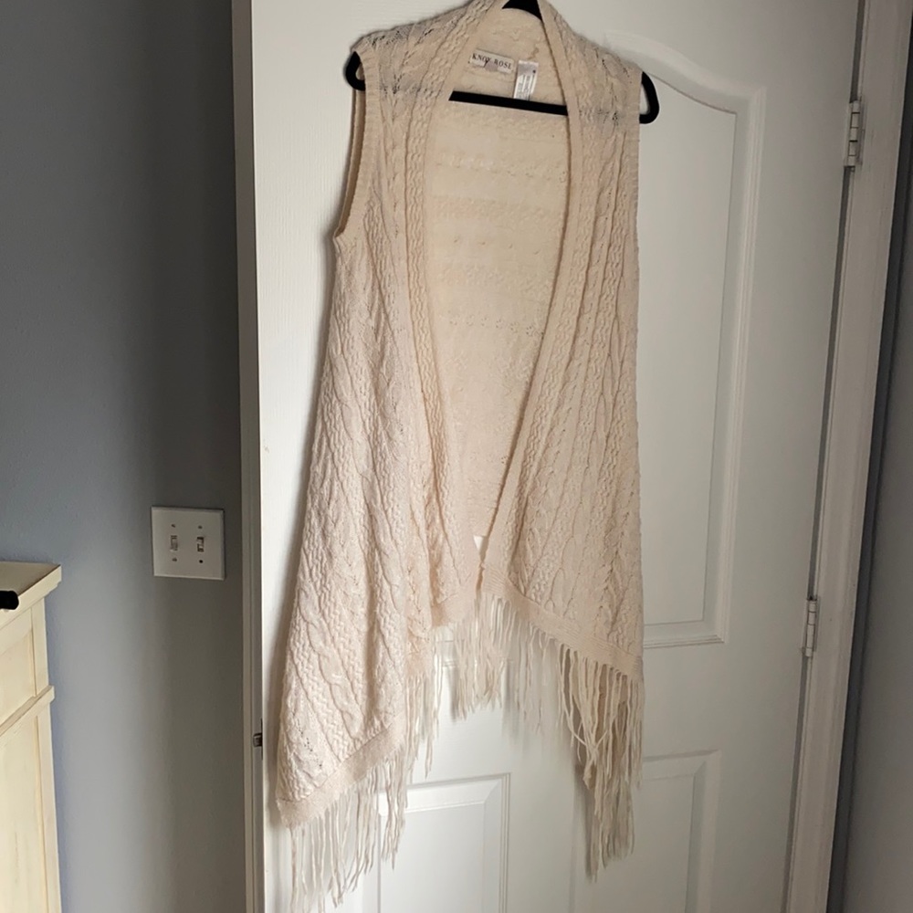 Women’s knit long fringe cover